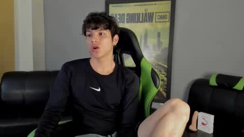 Snapshot of axelraven chatting on January 10, 3:58 pm Axel Raven online show from January 10, 3:58 pm