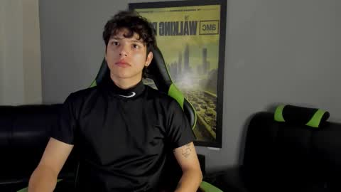 Snapshot of axelraven chatting on January 13, 1:28 pm Axel Raven online show from January 13, 1:28 pm