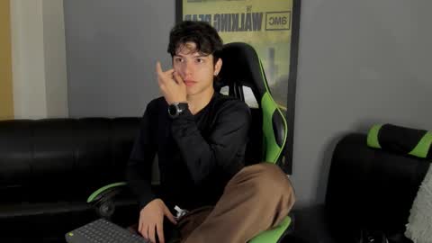 Snapshot of axelraven chatting on January 14, 2:22 pm Axel Raven online show from January 14, 2:22 pm