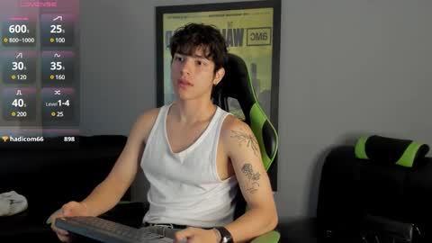 Snapshot of axelraven chatting on January 17, 3:53 pm Axel Raven online show from January 17, 3:53 pm