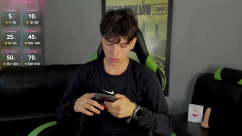 Snapshot of axelraven chatting on January 20, 4:23 pm Axel Raven online show from January 20, 4:23 pm