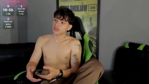 Snapshot of axelraven chatting on January 21, 2:59 pm Axel Raven online show from January 21, 2:59 pm