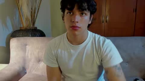 Snapshot of axelraven chatting on September 18, 5:48 pm Axel Raven online show from September 18, 5:48 pm