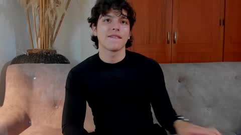 Snapshot of axelraven chatting on October 16, 7:37 pm Axel Raven online show from October 16, 7:37 pm