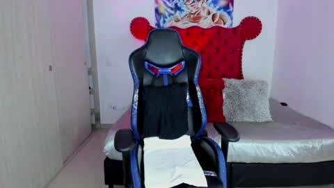 Axel online show from May 11, 11:05 am