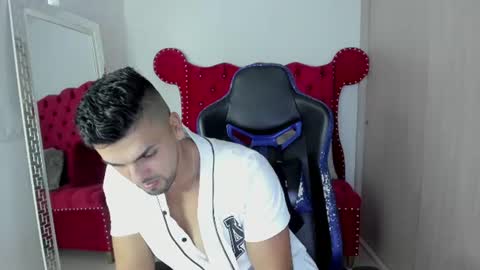 Axel online show from July 7, 11:20 pm