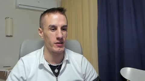 Snapshot of axl_fx chatting on April 24, 12:35 am Axl online show from April 24, 12:35 am