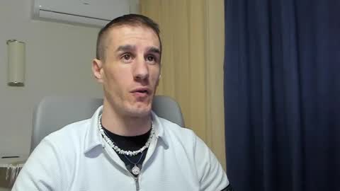 Snapshot of axl_fx chatting on April 25, 1:08 am Axl online show from April 25, 1:08 am