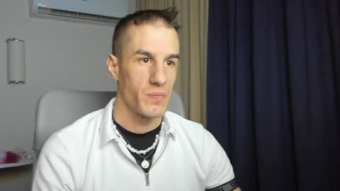 Snapshot of axl_fx chatting on April 27, 11:03 pm Axl online show from April 27, 11:03 pm