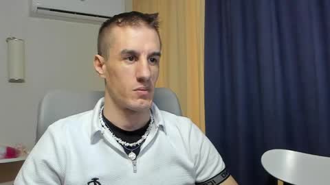 Snapshot of axl_fx chatting on April 28, 2:27 am Axl online show from April 28, 2:27 am