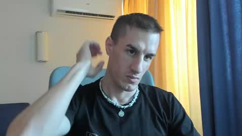 Snapshot of axl_fx chatting on May 1, 4:17 am Axl online show from May 1, 4:17 am