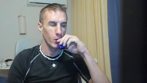 Snapshot of axl_fx chatting on May 17, 11:45 pm Axl online show from May 17, 11:45 pm