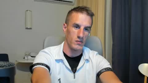 Snapshot of axl_fx chatting on June 6, 10:25 pm Axl online show from June 6, 10:25 pm