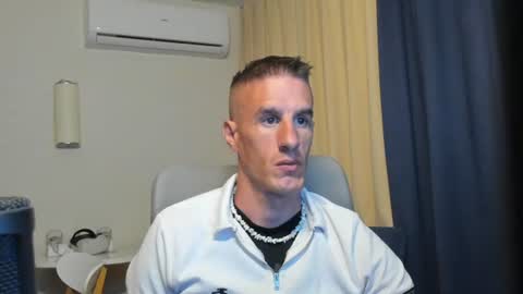Snapshot of axl_fx chatting on June 14, 1:25 am Axl online show from June 14, 1:25 am
