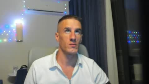 Snapshot of axl_fx chatting on June 15, 12:24 am Axl online show from June 15, 12:24 am