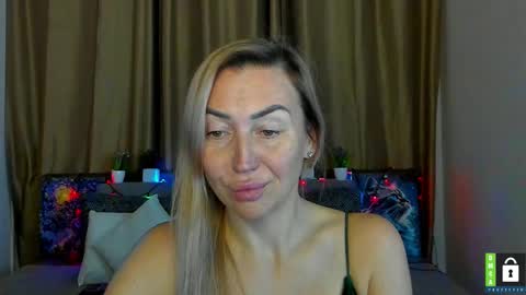 Jully online show from December 13, 7:53 pm