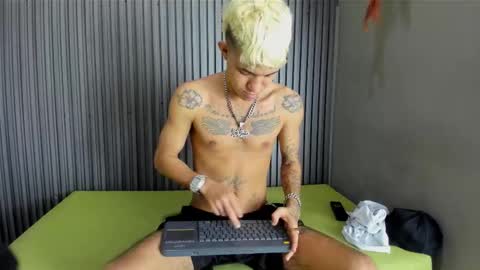 Snapshot of ayala_tattoo chatting on December 15, 8:02 pm Ayala online show from December 15, 8:02 pm