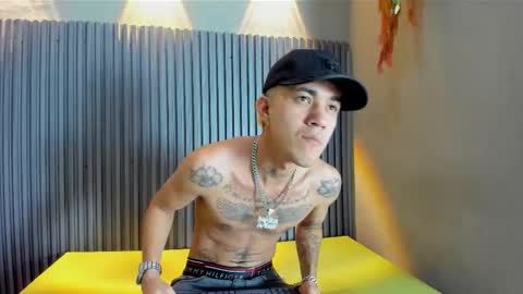 Snapshot of ayala_tattoo chatting on December 16, 7:52 pm Ayala online show from December 16, 7:52 pm