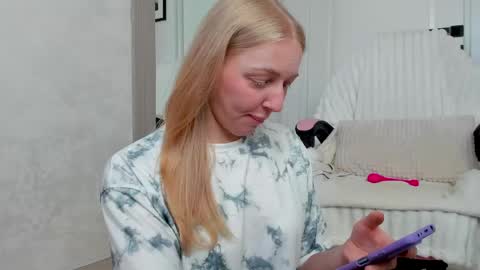 Snapshot of ayaye_ chatting on May 29, 7:39 am SundyRose online show from May 29, 7:39 am