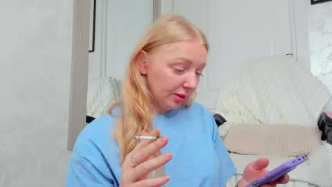 Snapshot of ayaye_ chatting on June 7, 6:39 am SundyRose online show from June 7, 6:39 am