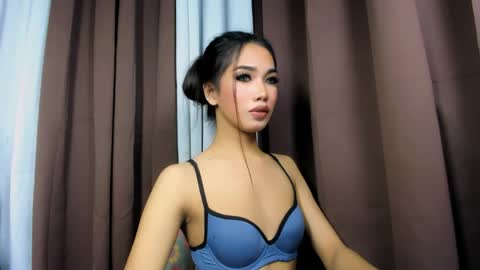 ur lovely ayi  online show from April 4, 1:41 pm