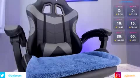 Snapshot of ayjeeem chatting on November 11, 1:44 pm Andr online show from November 11, 1:44 pm