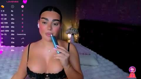 Snapshot of ayla_demir chatting on November 24, 11:04 pm Ayla Demir online show from November 24, 11:04 pm