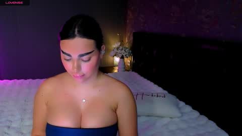 Snapshot of ayla_demir chatting on December 3, 11:03 pm Ayla Demir online show from December 3, 11:03 pm