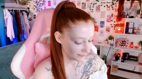 Ayla hill online show from November 18, 6:56 pm