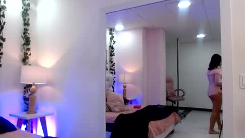 Snapshot of ayla_lumina chatting on June 2, 7:27 pm Ayla online show from June 2, 7:27 pm