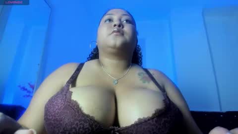 Snapshot of ayliinn_ chatting on March 25, 3:01 am Ayliinn online show from March 25, 3:01 am