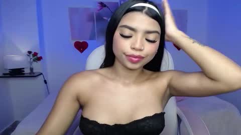 Snapshot of aylin_ross_ chatting on March 7, 4:20 am aylin_ross_ online show from March 7, 4:20 am