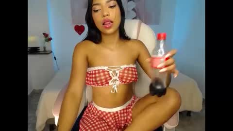 Snapshot of aylin_ross_ chatting on April 9, 5:18 am aylin_ross_ online show from April 9, 5:18 am