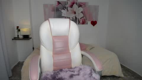 Snapshot of aylin_ross_ chatting on June 5, 4:30 am aylin_ross_ online show from June 5, 4:30 am