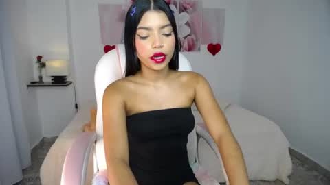 Snapshot of aylin_ross_ chatting on June 18, 4:13 am aylin_ross_ online show from June 18, 4:13 am