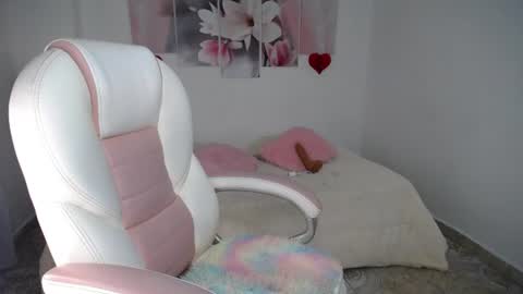 aylin_ross_ online show from June 29, 11:49 pm