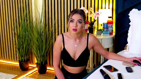 Snapshot of aylinrosee chatting on May 8, 2:50 am AylinRosee online show from May 8, 2:50 am