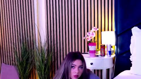 Snapshot of aylinrosee chatting on June 9, 2:23 am AylinRosee online show from June 9, 2:23 am