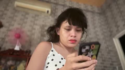 Snapshot of aymkyline chatting on April 19, 1:16 am aymkyline online show from April 19, 1:16 am