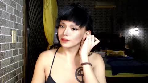 Snapshot of aymkyline chatting on May 16, 11:31 am aymkyline online show from May 16, 11:31 am