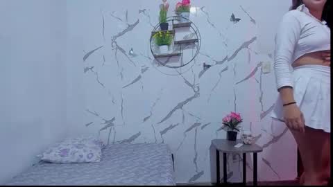 Aymy online show from February 5, 11:20 pm