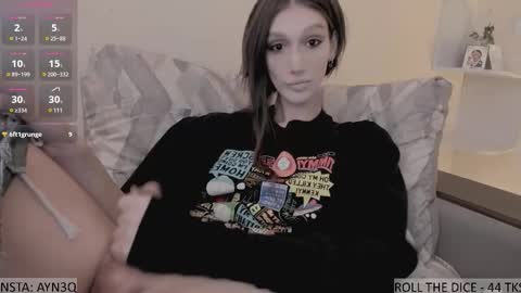 Snapshot of ayn3q chatting on October 13, 10:10 pm AYNEK fansly online show from October 13, 10:10 pm