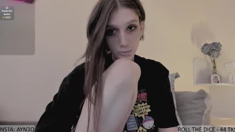 Snapshot of ayn3q chatting on November 23, 5:46 pm AYNEK fansly online show from November 23, 5:46 pm