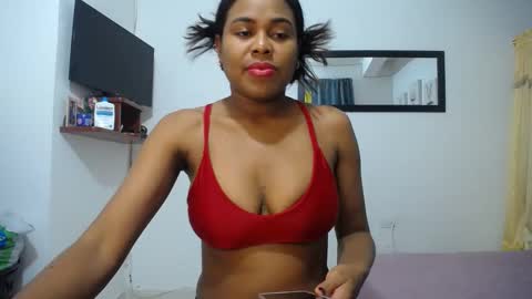 Snapshot of aynaraross1 chatting on February 2, 4:59 am aynaraross1 online show from February 2, 4:59 am