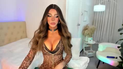Snapshot of ayoraxxx chatting on June 3, 3:28 pm godess yora online show from June 3, 3:28 pm
