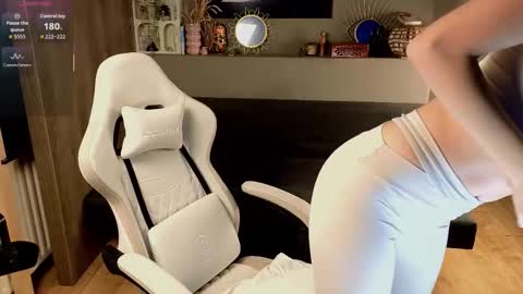 Ayreen Moore online show from September 18, 7:16 pm