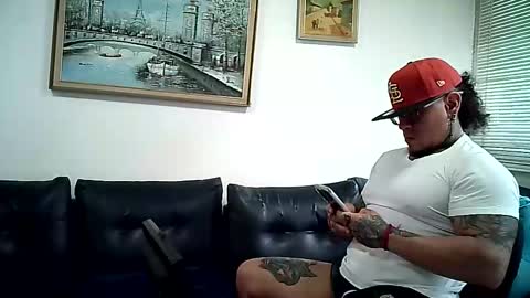 Snapshot of ayrton_naffah2 chatting on February 24, 8:51 pm Ayrton naffah2 online show from February 24, 8:51 pm