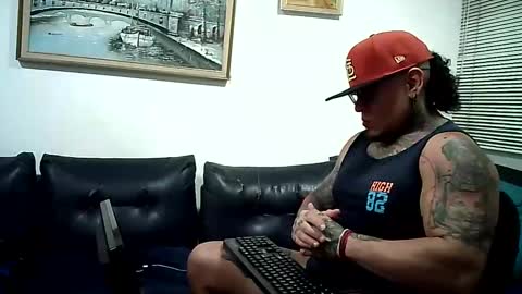 Snapshot of ayrton_naffah2 chatting on April 20, 5:32 am Ayrton naffah2 online show from April 20, 5:32 am