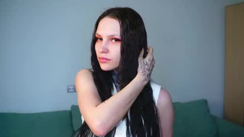 Snapshot of azaleeworlow chatting on March 29, 5:51 am Sara online show from March 29, 5:51 am