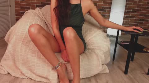 Snapshot of azaliaswallows chatting on December 7, 12:56 pm azaliaswallows online show from December 7, 12:56 pm